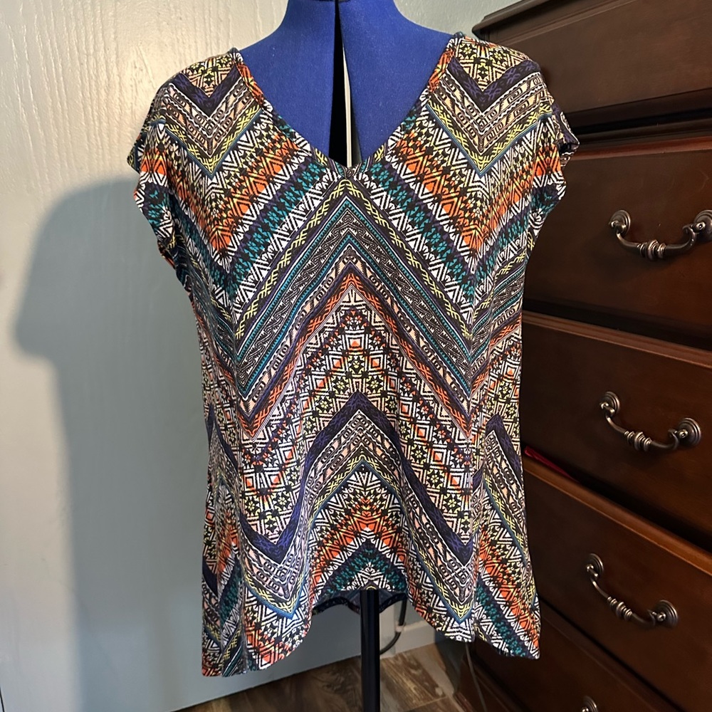 August Silk. Tribal print tunic, v neck in front and back, tie at back neck, L